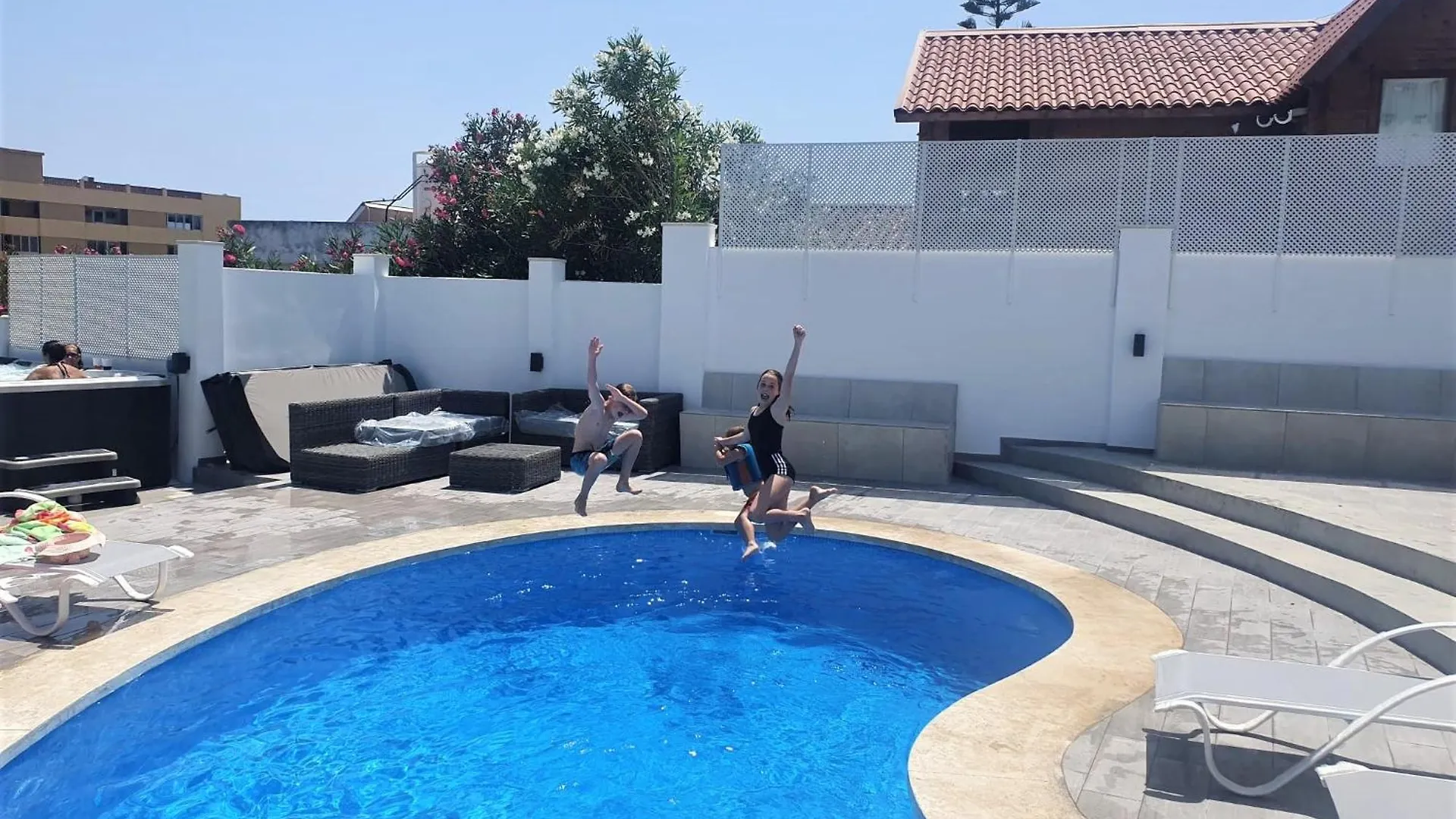 Luxury 7 Bedroom Villa Heated Pool Hot Tub 5 Mins From The Beach Sleeps 16 Benalmádena
