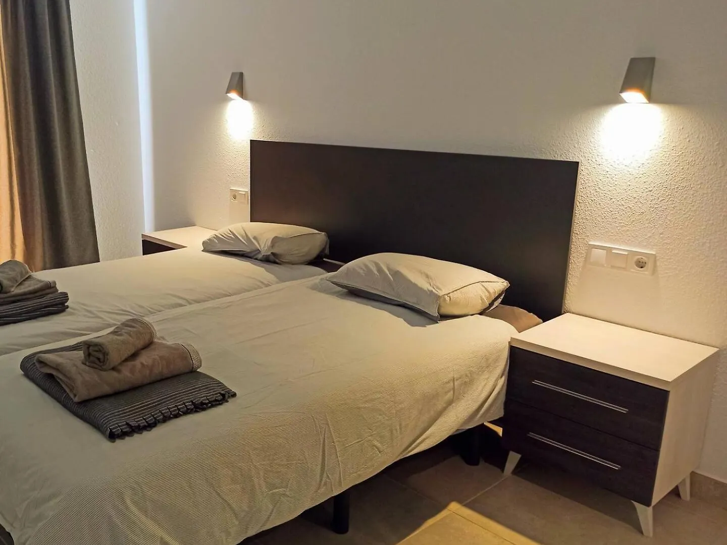 Luxury 7 Bedroom Villa Heated Pool Hot Tub 5 Mins From The Beach Sleeps 16 Benalmádena 0*,  İspanya