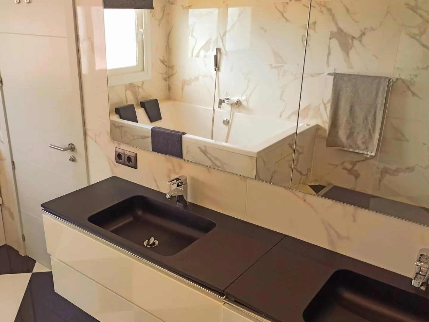 Luxury 7 Bedroom Villa Heated Pool Hot Tub 5 Mins From The Beach Sleeps 16 Benalmádena 0*,  İspanya