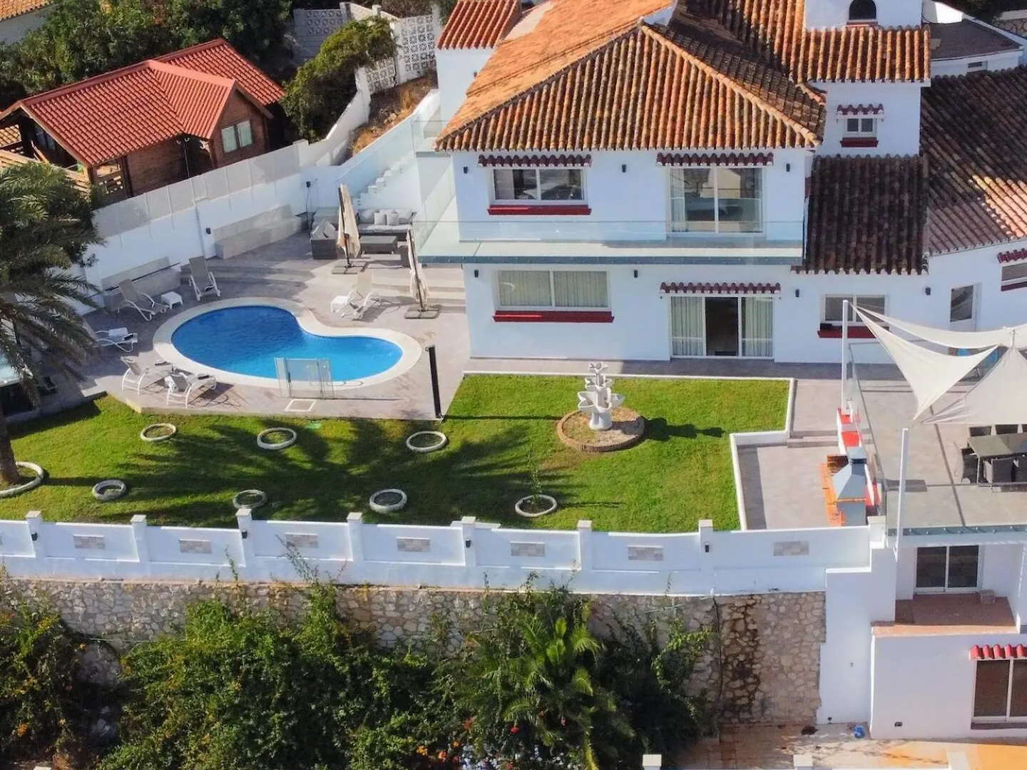 Luxury 7 Bedroom Villa Heated Pool Hot Tub 5 Mins From The Beach Sleeps 16 Benalmádena 0*,