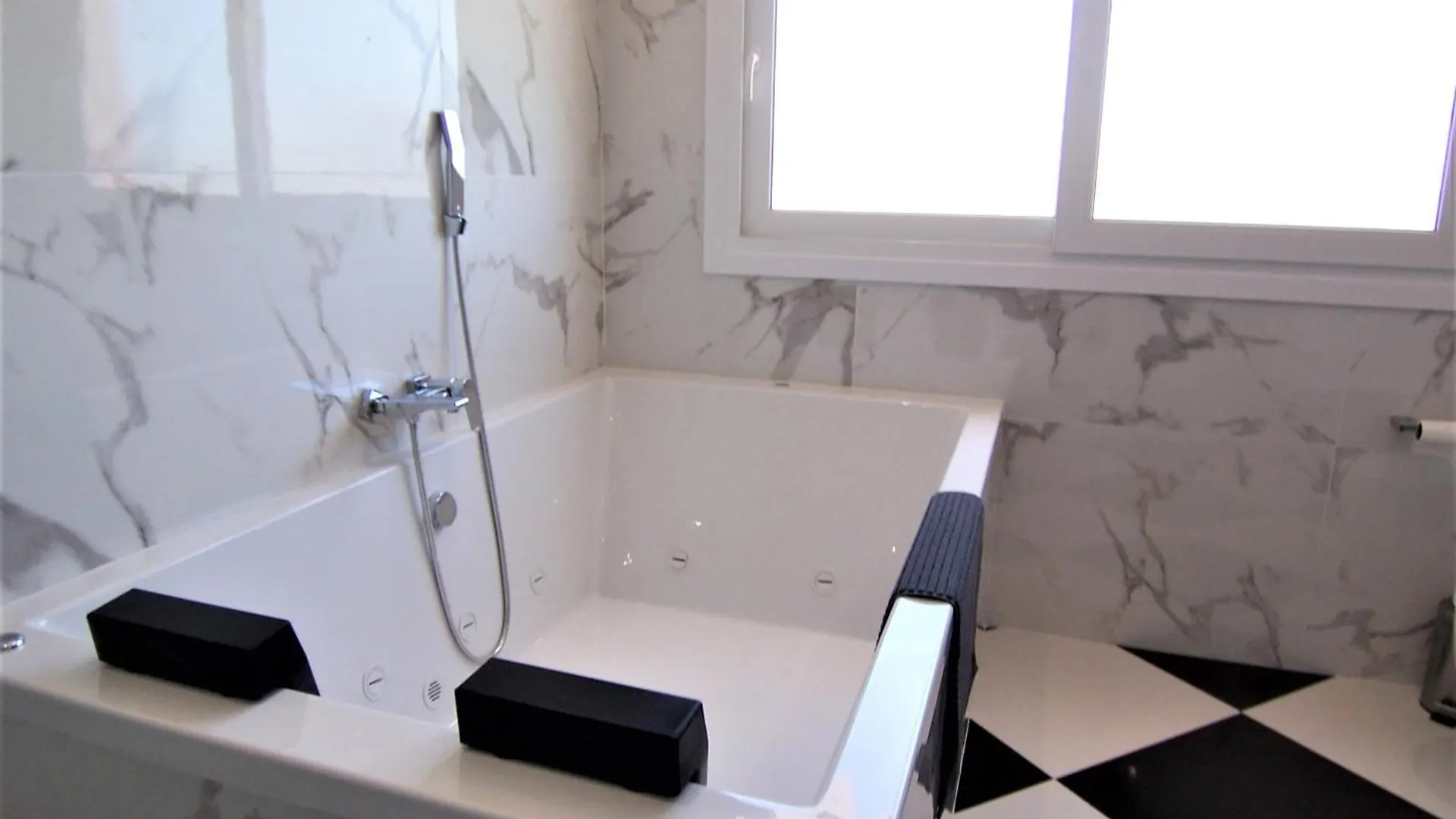 Luxury 7 Bedroom Villa Heated Pool Hot Tub 5 Mins From The Beach Sleeps 16 Benalmádena